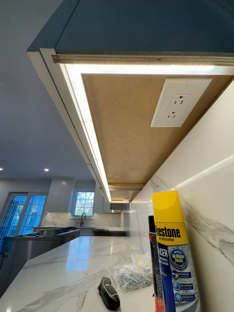 Under-cabinet lighting installation